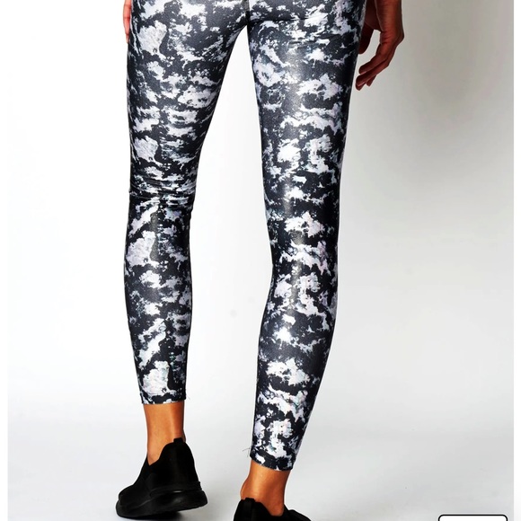 High Waist Leggings
HEROINE SPORT - Picture 2 of 7